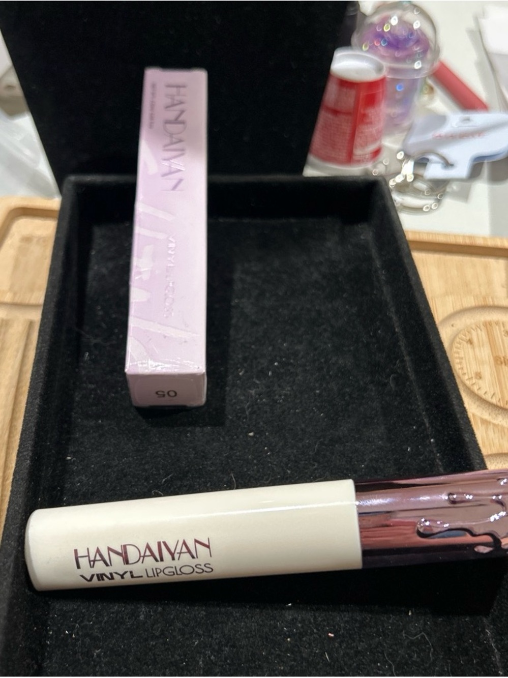 Vinyl lipgloss shade number 5